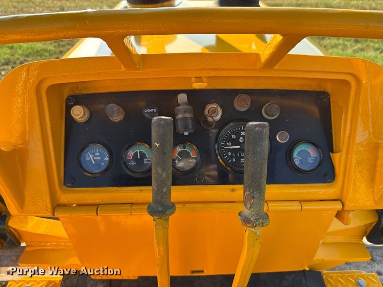 image for item DX5781 1985 John Deere 450D dozer