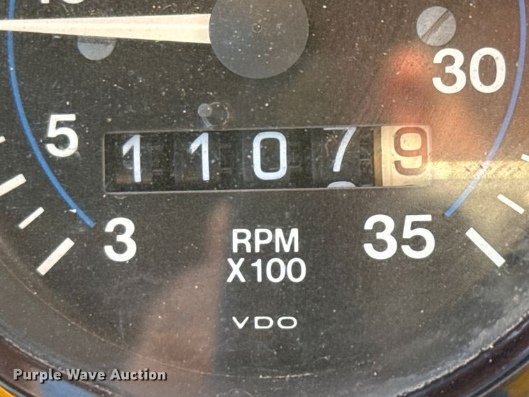 image for item DX5781 1985 John Deere 450D dozer