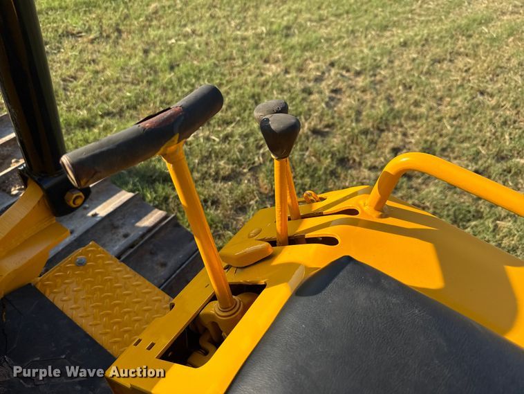 image for item DX5781 1985 John Deere 450D dozer