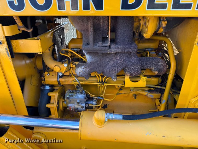 image for item DX5781 1985 John Deere 450D dozer