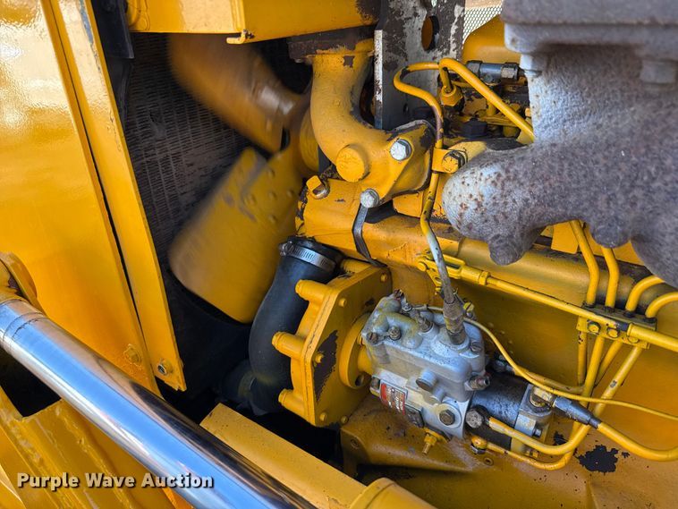 image for item DX5781 1985 John Deere 450D dozer