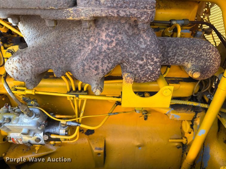 image for item DX5781 1985 John Deere 450D dozer