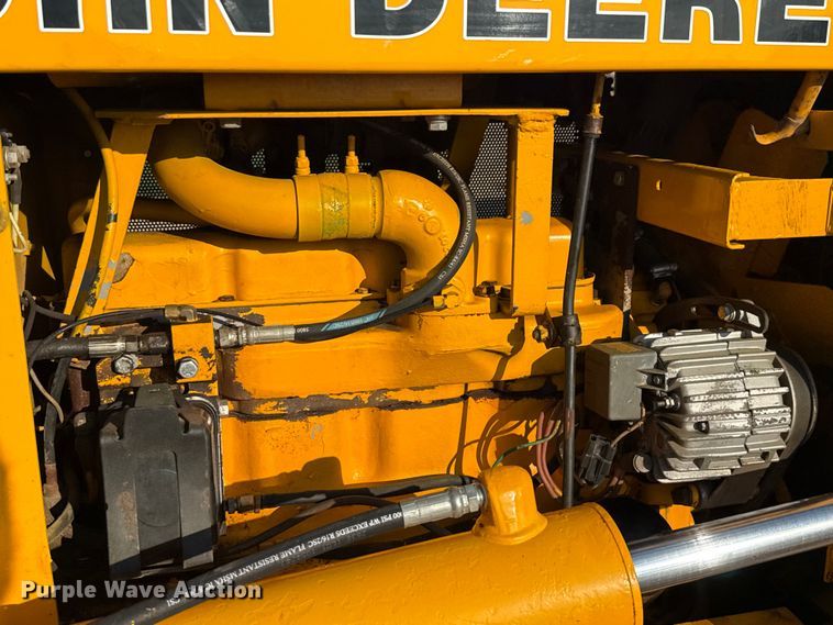 image for item DX5781 1985 John Deere 450D dozer