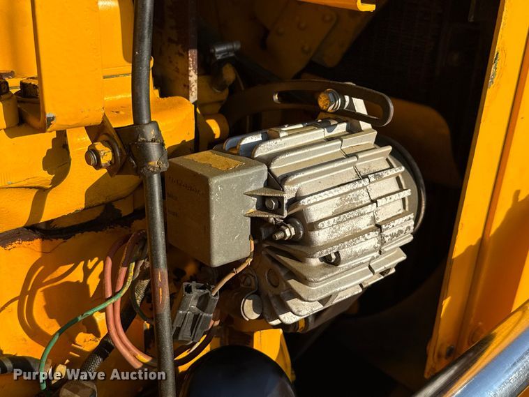 image for item DX5781 1985 John Deere 450D dozer