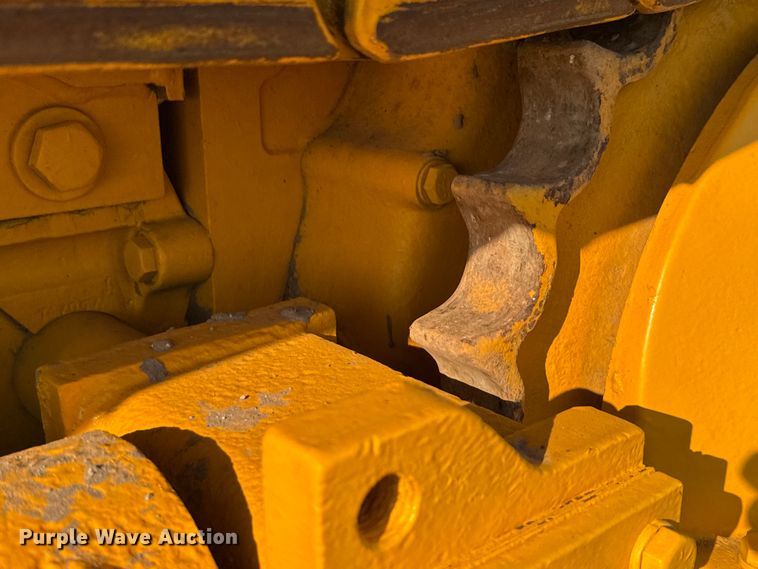 image for item DX5781 1985 John Deere 450D dozer