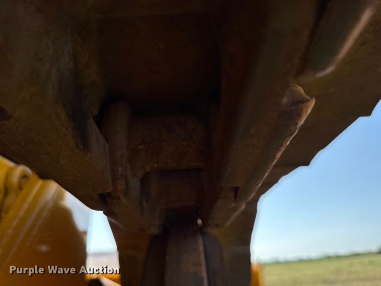 image for item DX5781 1985 John Deere 450D dozer