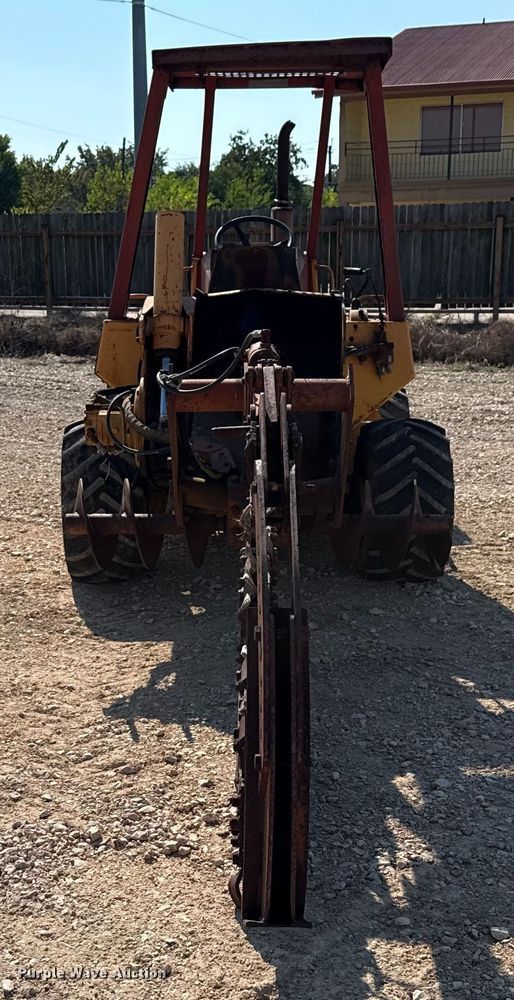 image for item DX5799 1992 Case 660 trencher