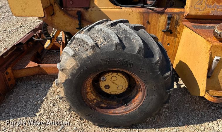 image for item DX5799 1992 Case 660 trencher