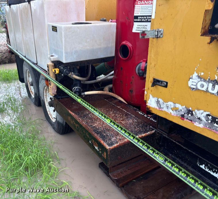 image for item DX5812 2014 Vac-Tron LP533DT vacuum excavator