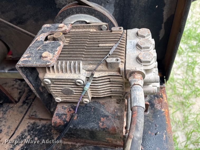 image for item DX5812 2014 Vac-Tron LP533DT vacuum excavator