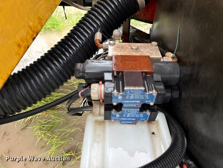 image for item DX5813 2011 Vac-Tron LP555 DT-L vacuum excavator