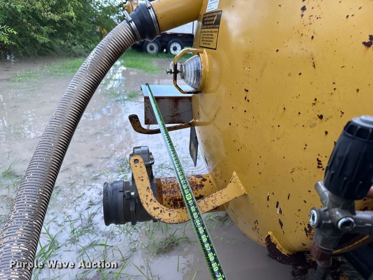 image for item DX5813 2011 Vac-Tron LP555 DT-L vacuum excavator