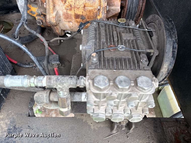 image for item DX5813 2011 Vac-Tron LP555 DT-L vacuum excavator