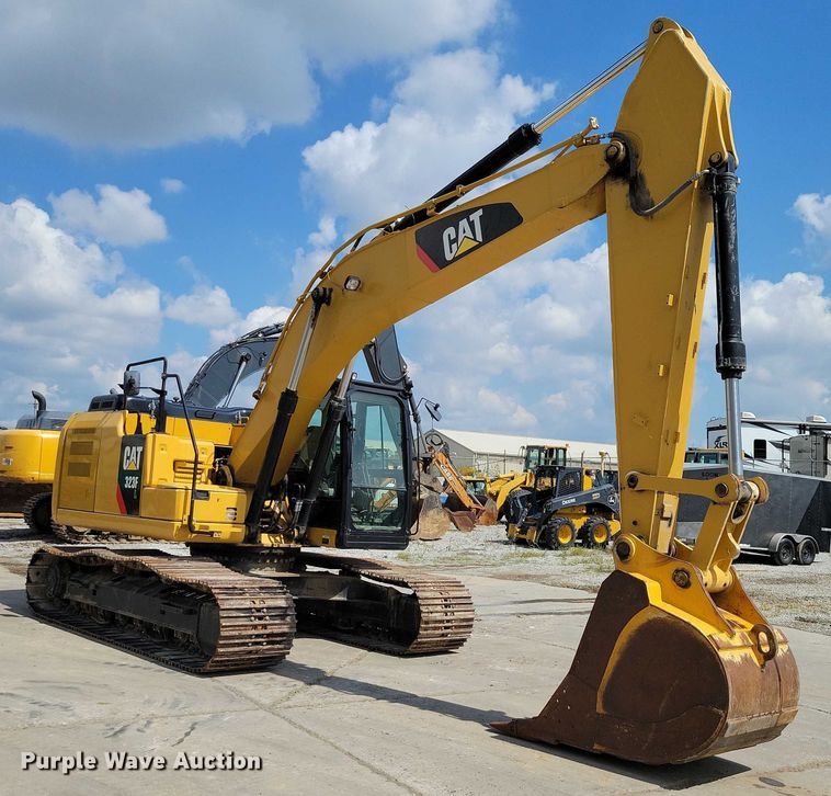 EXCAVADORA 2015 CATERPILLAR 323FL