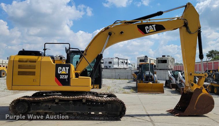 EXCAVADORA 2015 CATERPILLAR 323FL