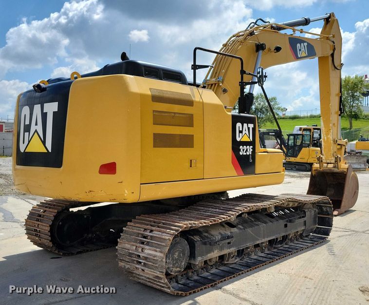 EXCAVADORA 2015 CATERPILLAR 323FL