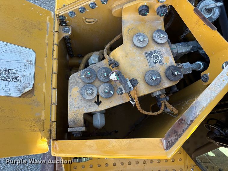 image for item DY0956 2020 Caterpillar D8T dozer