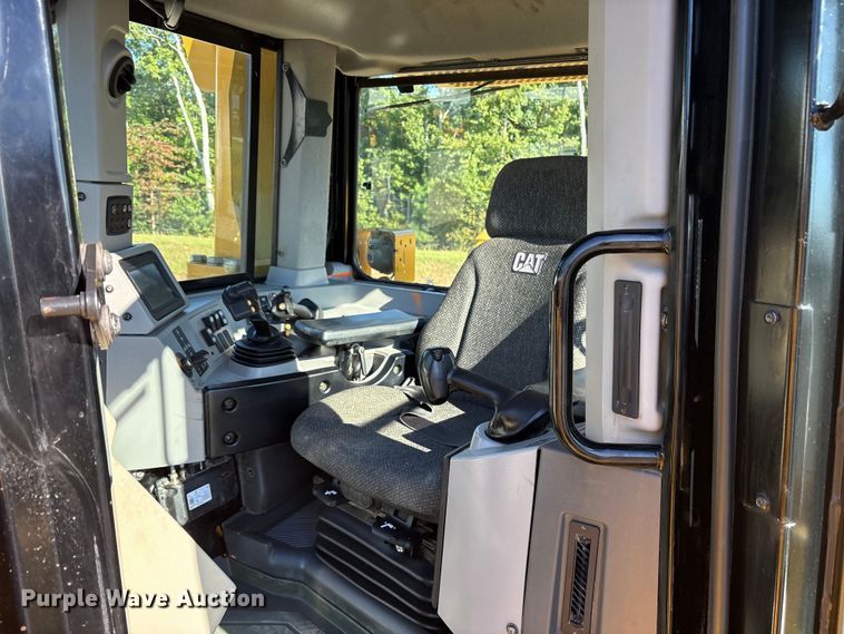 image for item DY0956 2020 Caterpillar D8T dozer