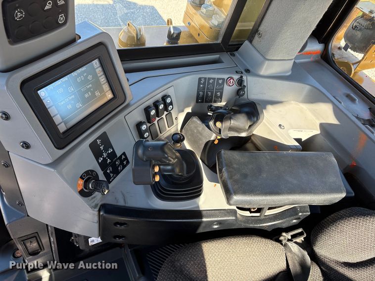 image for item DY0956 2020 Caterpillar D8T dozer