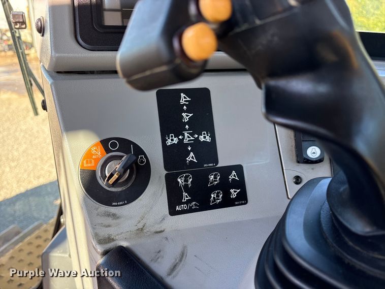 image for item DY0956 2020 Caterpillar D8T dozer