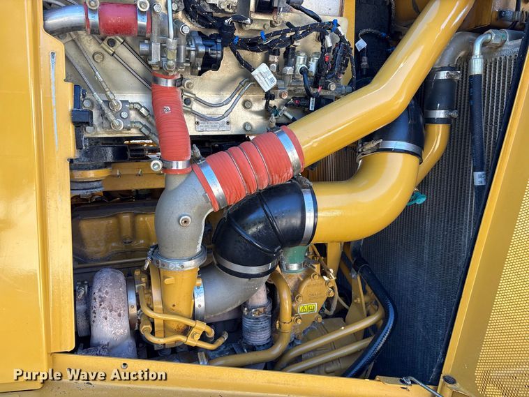 image for item DY0956 2020 Caterpillar D8T dozer