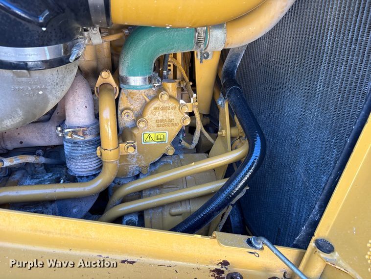 image for item DY0956 2020 Caterpillar D8T dozer