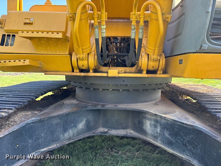 image for item DY0958 2005 John Deere 330C LC excavator