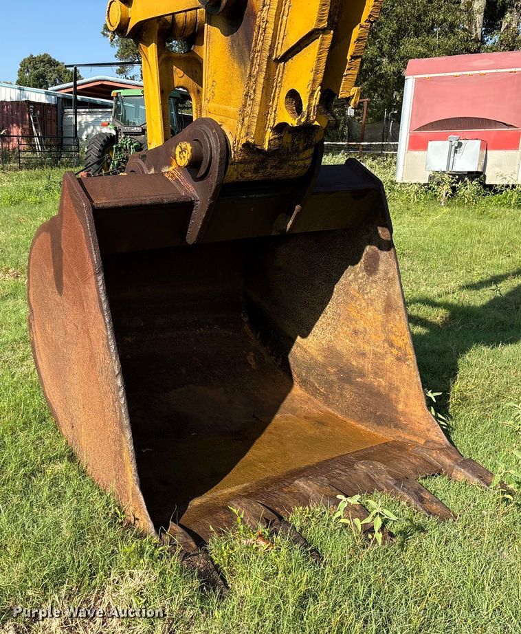 image for item DY0958 2005 John Deere 330C LC excavator