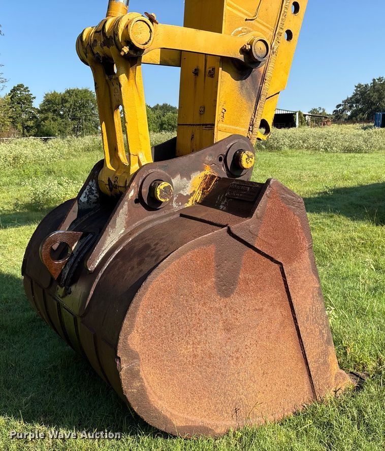 image for item DY0958 2005 John Deere 330C LC excavator