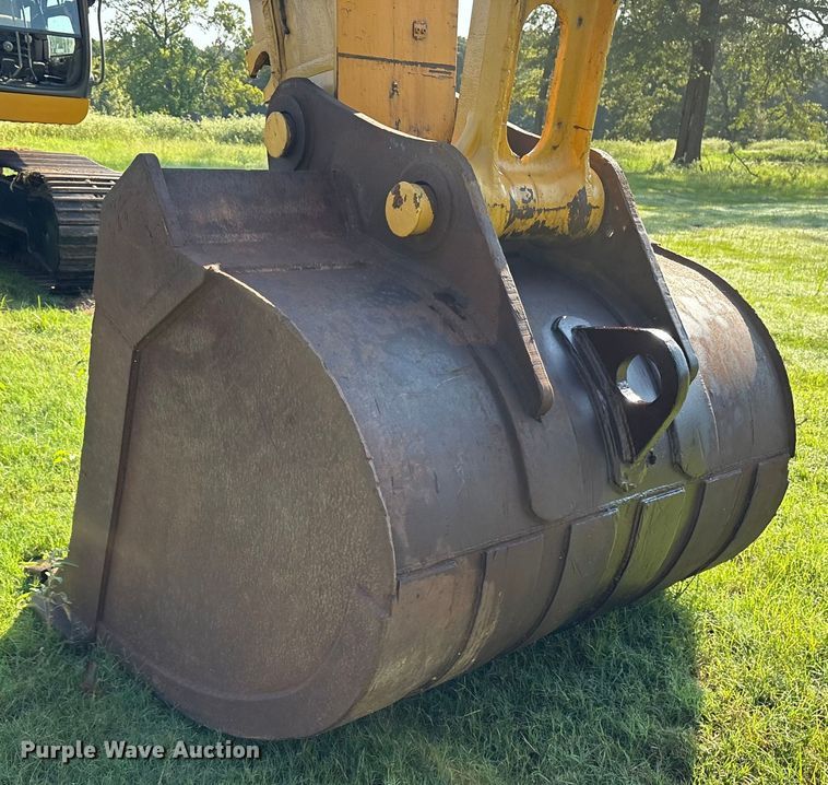 image for item DY0958 2005 John Deere 330C LC excavator