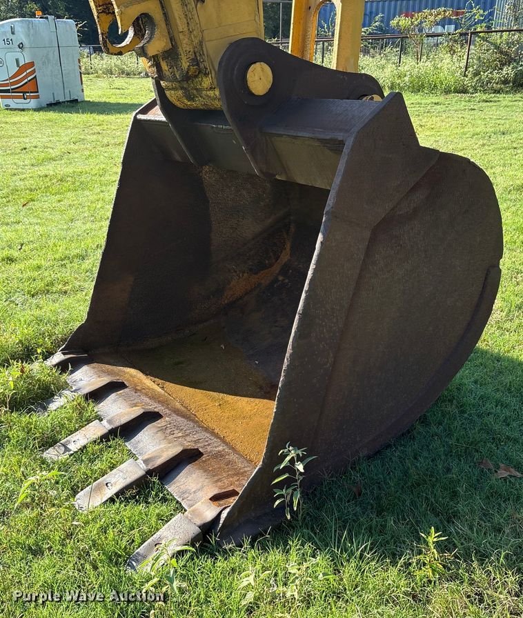 image for item DY0958 2005 John Deere 330C LC excavator