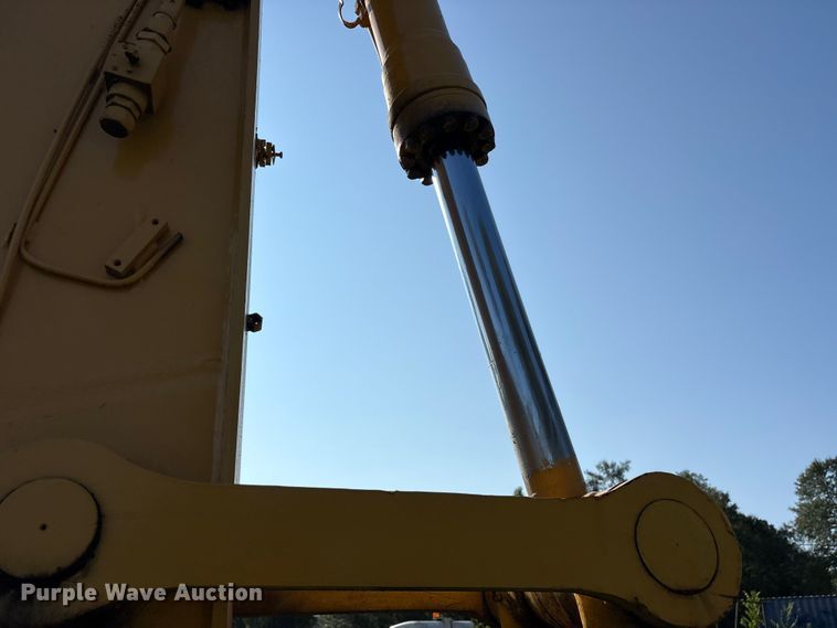 image for item DY0958 2005 John Deere 330C LC excavator