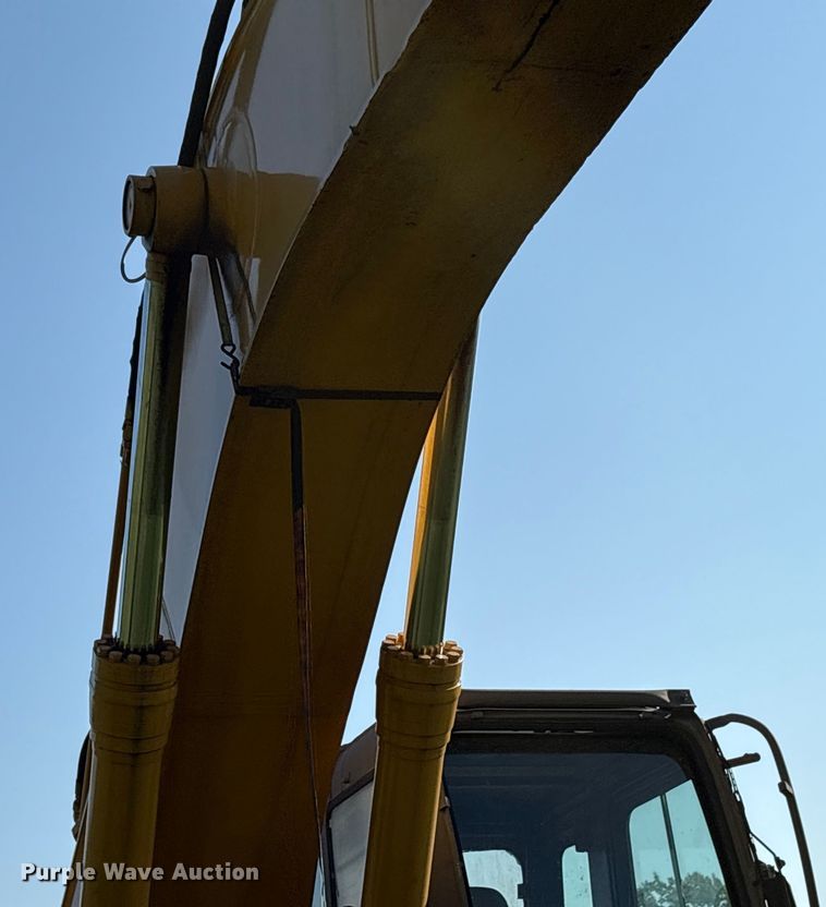 image for item DY0958 2005 John Deere 330C LC excavator