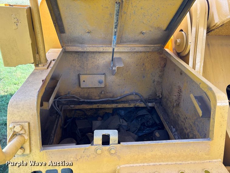 image for item DY0958 2005 John Deere 330C LC excavator