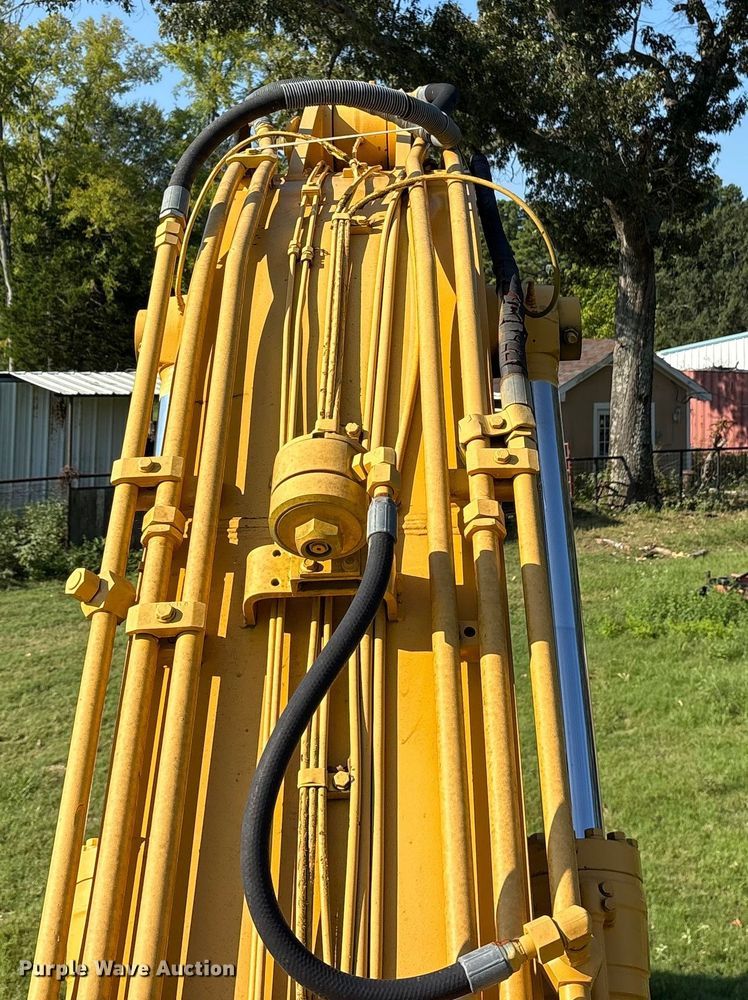 image for item DY0958 2005 John Deere 330C LC excavator