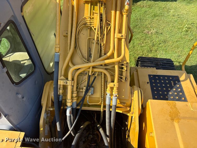 image for item DY0958 2005 John Deere 330C LC excavator