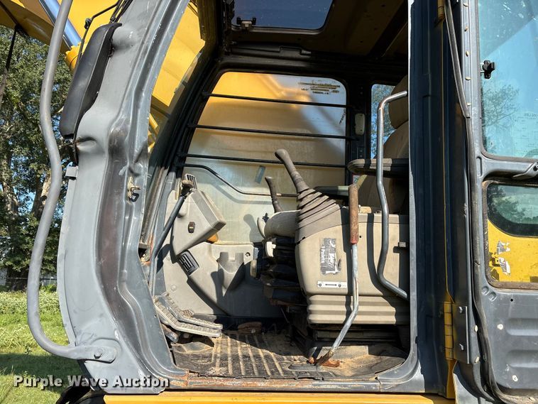 image for item DY0958 2005 John Deere 330C LC excavator