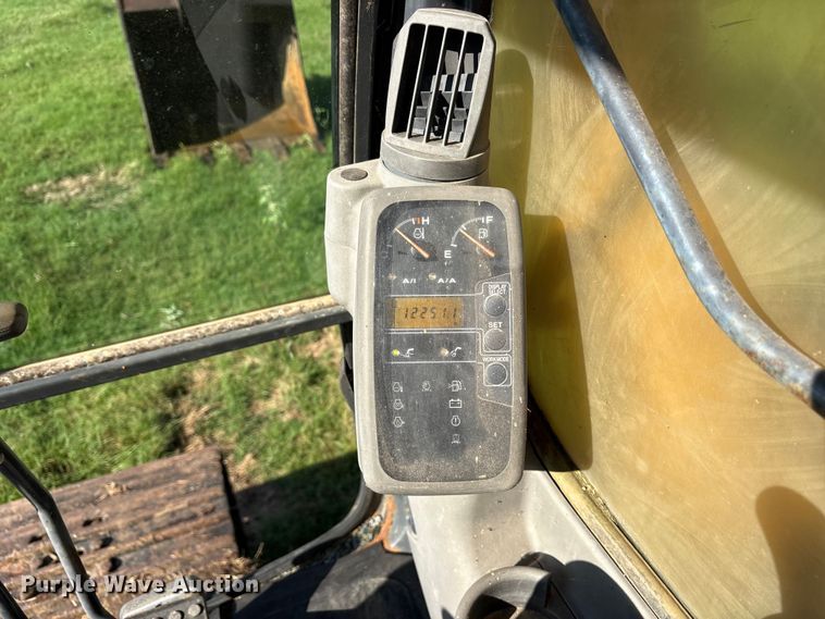 image for item DY0958 2005 John Deere 330C LC excavator