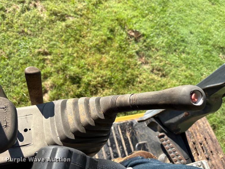 image for item DY0958 2005 John Deere 330C LC excavator