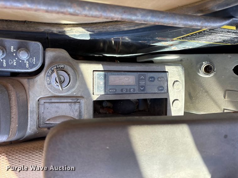 image for item DY0958 2005 John Deere 330C LC excavator