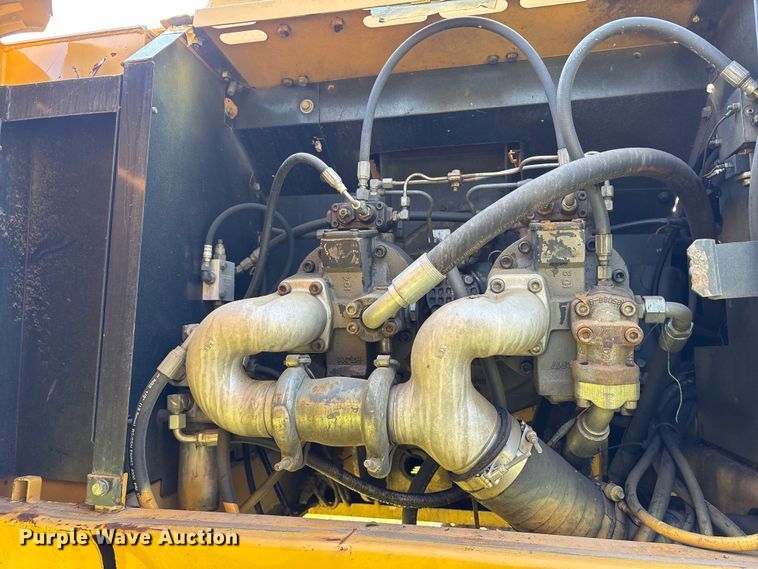 image for item DY0958 2005 John Deere 330C LC excavator