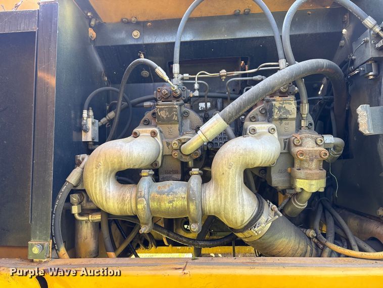 image for item DY0958 2005 John Deere 330C LC excavator