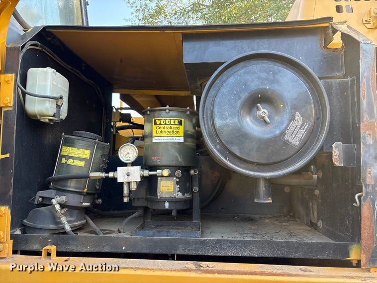 image for item DY0958 2005 John Deere 330C LC excavator