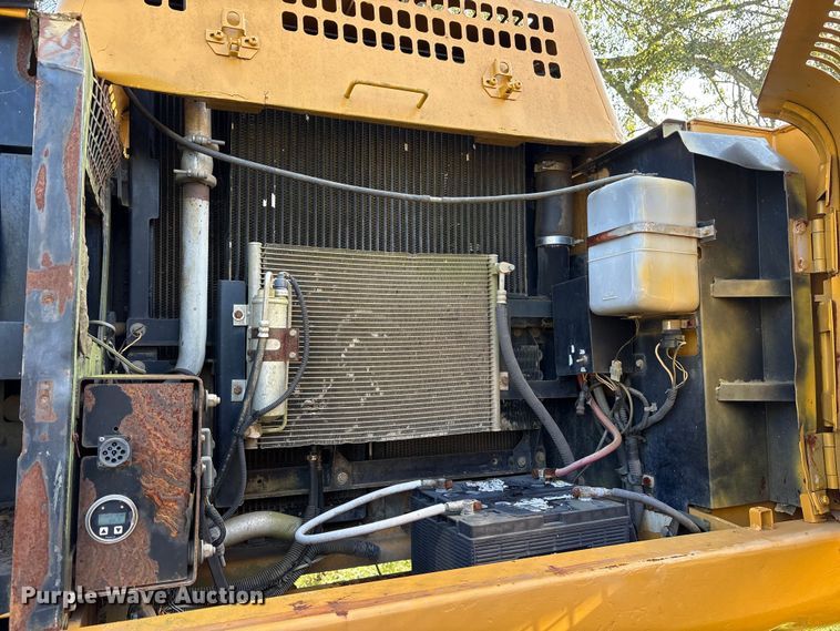 image for item DY0958 2005 John Deere 330C LC excavator