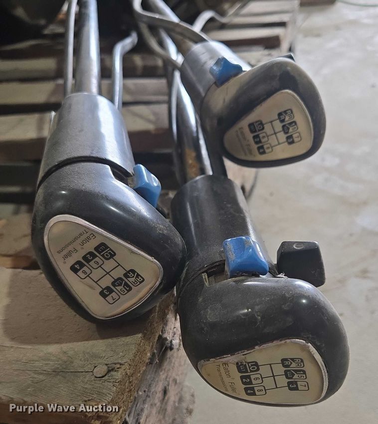 image for item DY1122 (5) Eaton Fuller transmissions