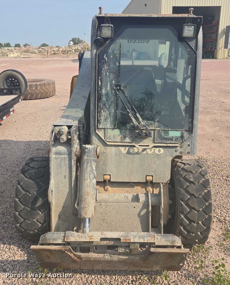 image for item DY1128 2016 Volvo MC135C skid steer loader