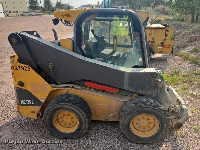 image for item DY1128 2016 Volvo MC135C skid steer loader