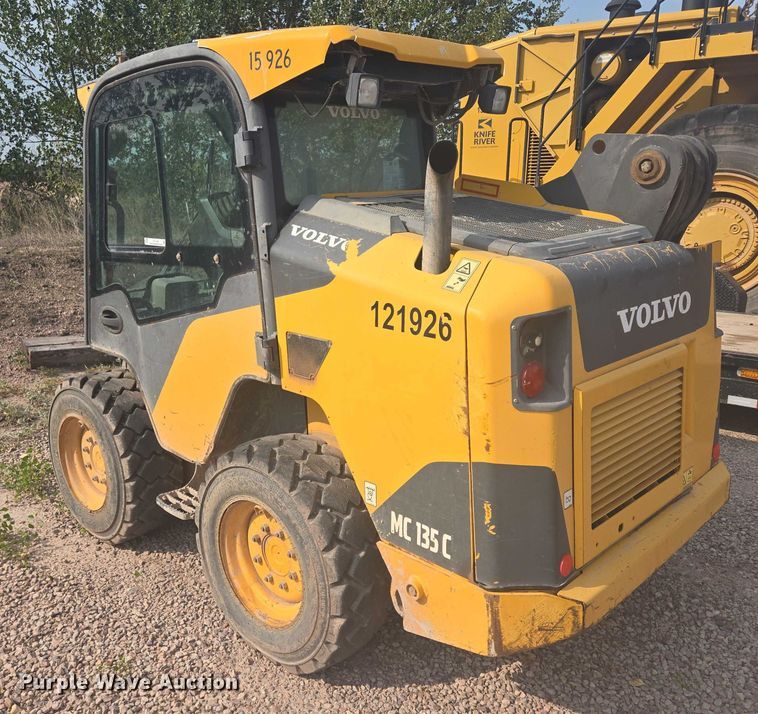 image for item DY1128 2016 Volvo MC135C skid steer loader