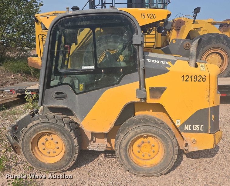 image for item DY1128 2016 Volvo MC135C skid steer loader