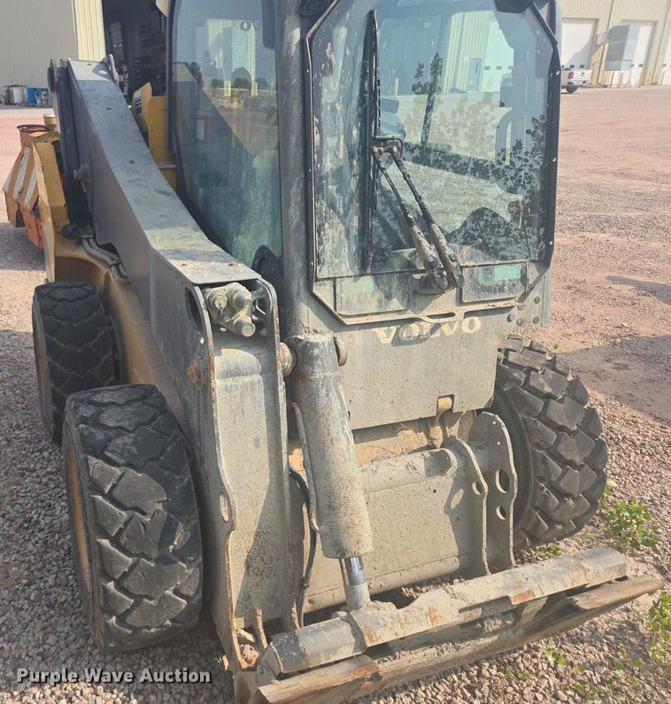 image for item DY1128 2016 Volvo MC135C skid steer loader